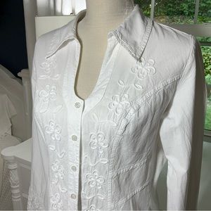 Soft surroundings white top.